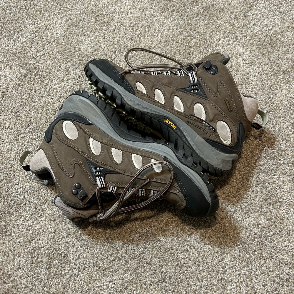 Women’s Merrell Radius Mid Waterproof Hiking Shoes In Walnut / Mist Green Size 7